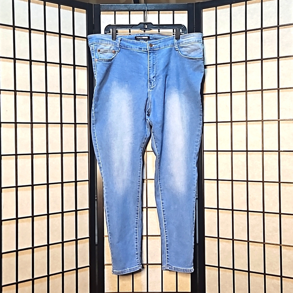 Booty Ripped Skinny Jeans